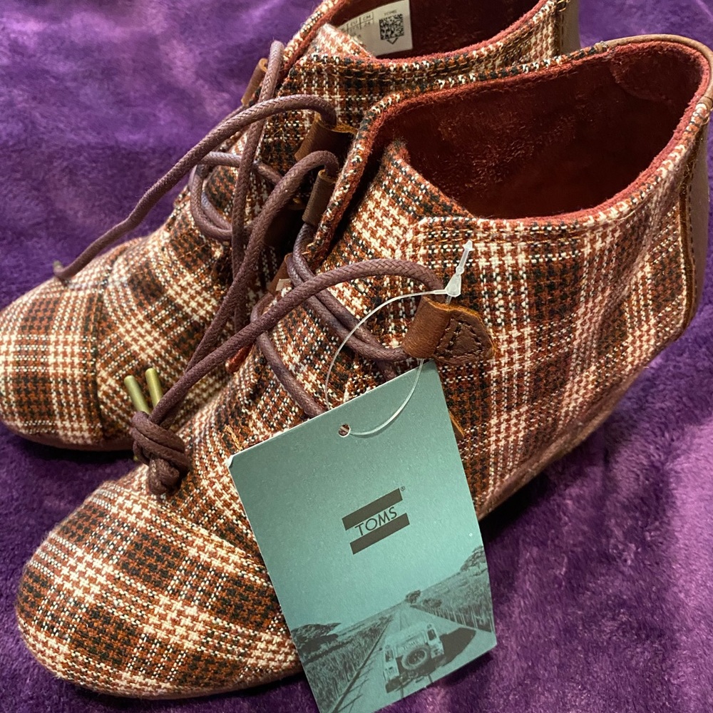 TOMS Kala wedge booties NEW with tags